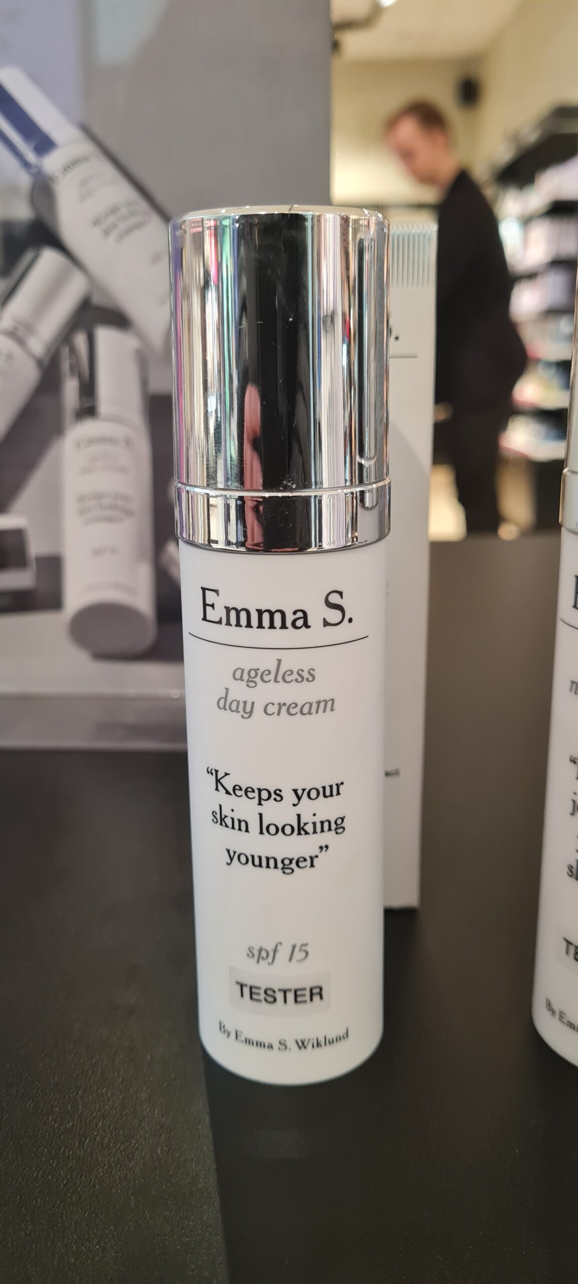 Emma S. Keep your skin looking younger dagkräm